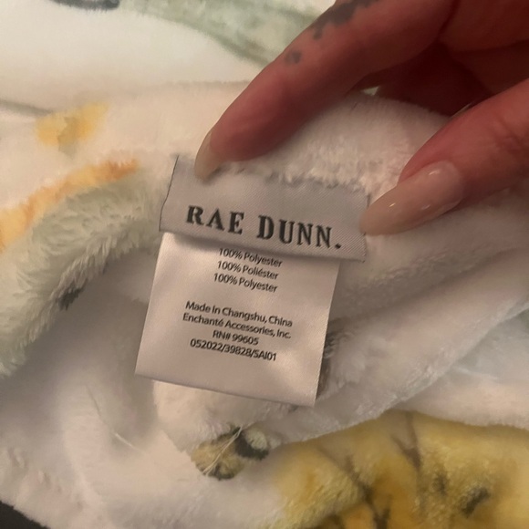 New Festive Fall Thankful Blanket - Picture 5 of 6